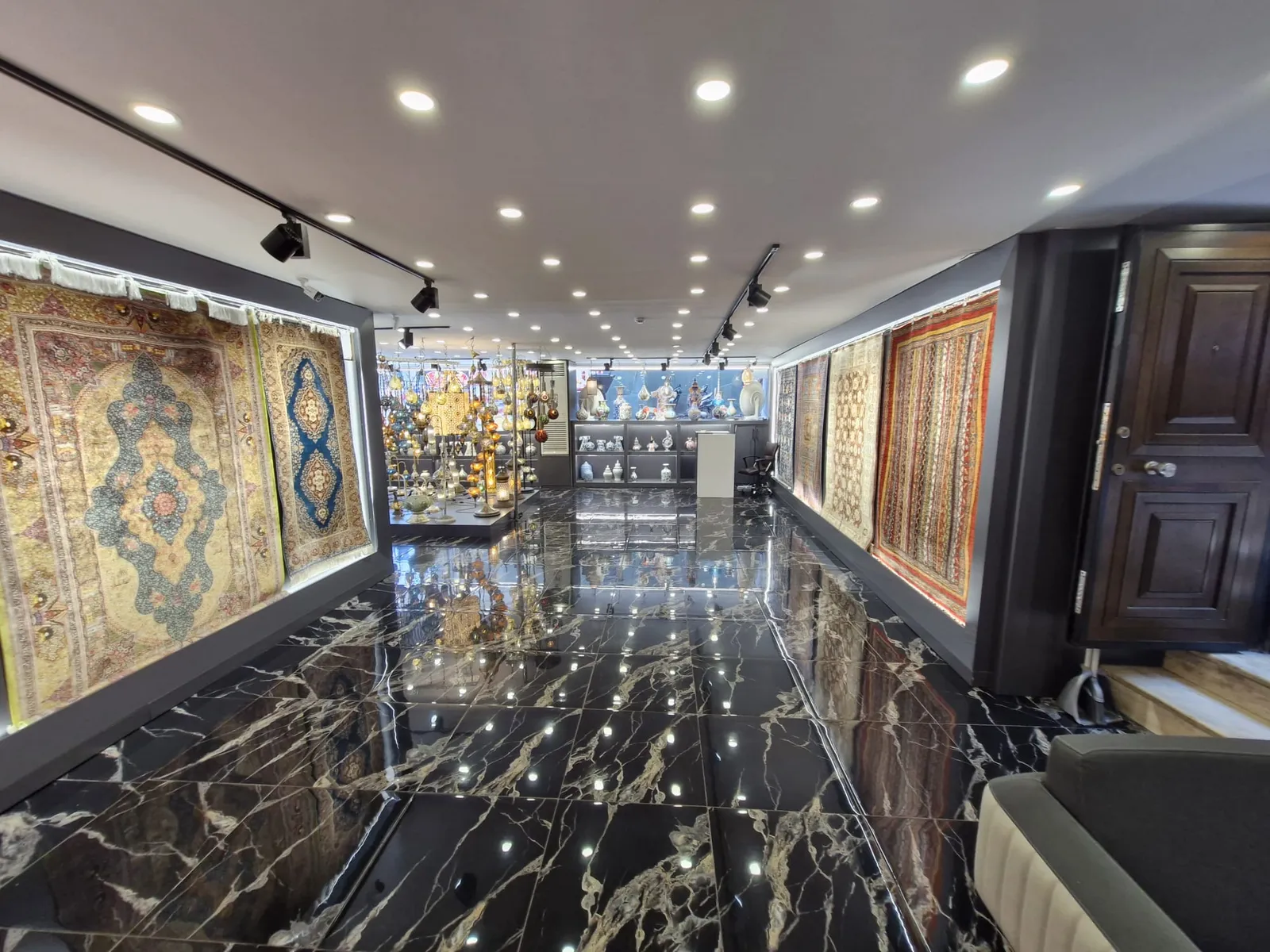 Halı teşhir katı